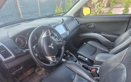 Mitsubishi Outlander III рестайлинг 3, 2011 год, 900 000 рублей, 12 фотография
