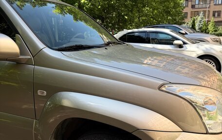 Toyota Land Cruiser Prado 120 рестайлинг, 2005 год, 2 300 000 рублей, 2 фотография