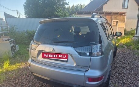 Mitsubishi Outlander III рестайлинг 3, 2011 год, 900 000 рублей, 2 фотография