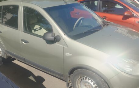 Renault Sandero I, 2013 год, 200 000 рублей, 3 фотография