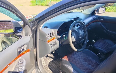 Toyota Avensis III рестайлинг, 2004 год, 557 000 рублей, 13 фотография
