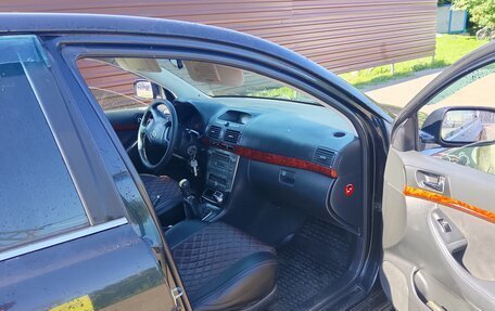 Toyota Avensis III рестайлинг, 2004 год, 557 000 рублей, 15 фотография