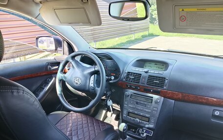 Toyota Avensis III рестайлинг, 2004 год, 557 000 рублей, 14 фотография