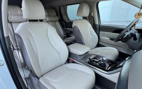 KIA Carnival, 2021 год, 4 700 000 рублей, 24 фотография