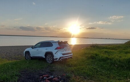 Toyota RAV4, 2021 год, 3 950 000 рублей, 3 фотография