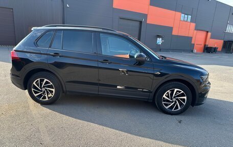 Volkswagen Tiguan II, 2018 год, 2 200 000 рублей, 3 фотография