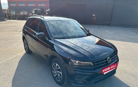 Volkswagen Tiguan II, 2018 год, 2 200 000 рублей, 2 фотография