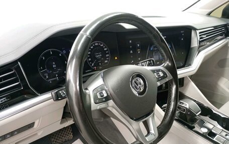 Volkswagen Touareg III, 2018 год, 3 800 000 рублей, 1 фотография