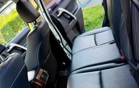 Toyota Land Cruiser Prado 150 рестайлинг 2, 2015 год, 3 530 000 рублей, 31 фотография