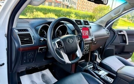 Toyota Land Cruiser Prado 150 рестайлинг 2, 2015 год, 3 530 000 рублей, 26 фотография
