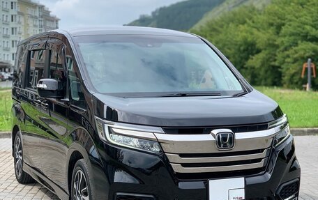 Honda Stepwgn IV, 2020 год, 1 990 000 рублей, 2 фотография