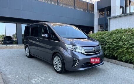 Honda Stepwgn IV, 2018 год, 2 050 000 рублей, 2 фотография
