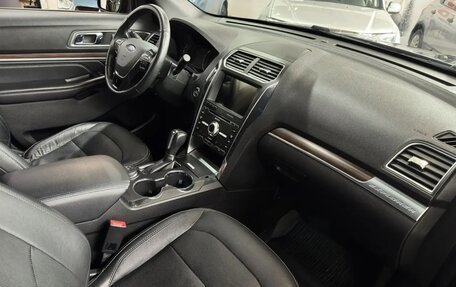Ford Explorer VI, 2018 год, 3 999 000 рублей, 8 фотография