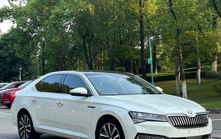 Skoda Superb III рестайлинг, 2022 год, 1 650 018 рублей, 3 фотография