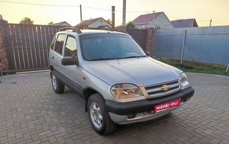 Chevrolet Niva I рестайлинг, 2004 год, 295 000 рублей, 1 фотография