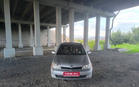 Toyota Platz, 2000 год, 280 000 рублей, 2 фотография