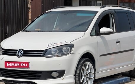 Volkswagen Touran III, 2012 год, 795 000 рублей, 2 фотография