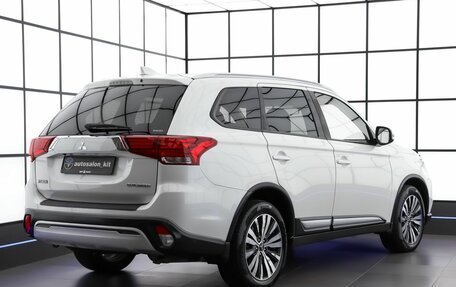 Mitsubishi Outlander III рестайлинг 3, 2019 год, 2 229 000 рублей, 4 фотография