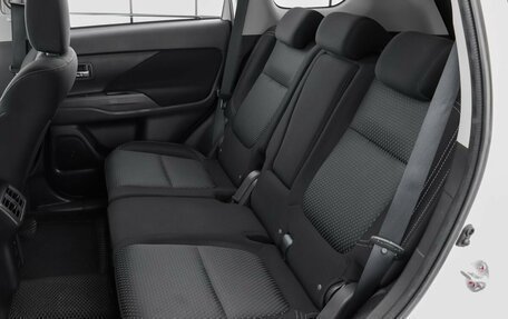 Mitsubishi Outlander III рестайлинг 3, 2019 год, 2 229 000 рублей, 10 фотография