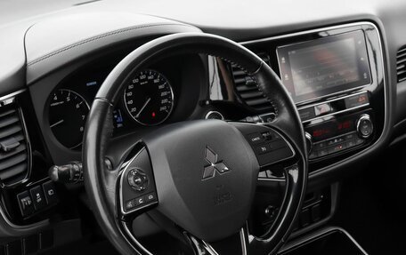 Mitsubishi Outlander III рестайлинг 3, 2019 год, 2 229 000 рублей, 8 фотография