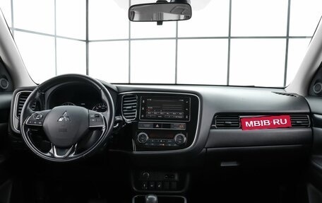 Mitsubishi Outlander III рестайлинг 3, 2019 год, 2 229 000 рублей, 7 фотография