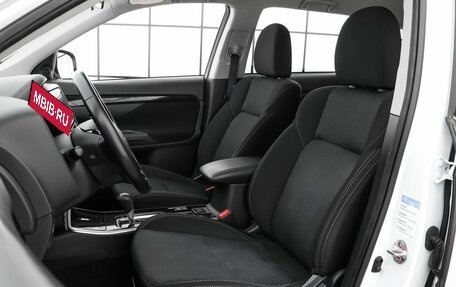 Mitsubishi Outlander III рестайлинг 3, 2019 год, 2 229 000 рублей, 9 фотография