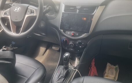 Hyundai Solaris II рестайлинг, 2015 год, 920 000 рублей, 2 фотография