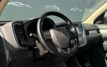 Mitsubishi Outlander III рестайлинг 3, 2015 год, 1 598 900 рублей, 5 фотография