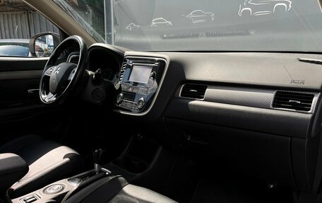 Mitsubishi Outlander III рестайлинг 3, 2015 год, 1 598 900 рублей, 8 фотография