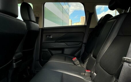 Mitsubishi Outlander III рестайлинг 3, 2015 год, 1 598 900 рублей, 10 фотография