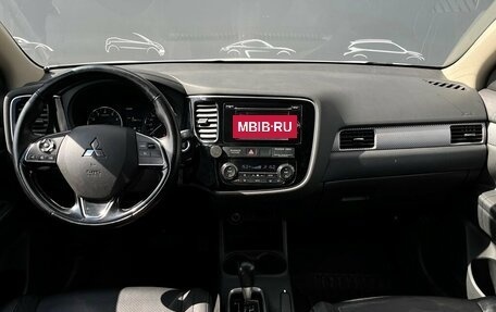 Mitsubishi Outlander III рестайлинг 3, 2015 год, 1 598 900 рублей, 7 фотография
