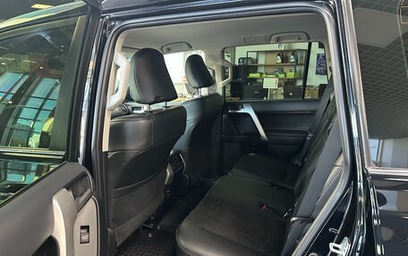 Toyota Land Cruiser Prado 150 рестайлинг 2, 2019 год, 4 950 000 рублей, 6 фотография