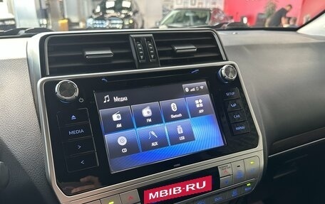 Toyota Land Cruiser Prado 150 рестайлинг 2, 2019 год, 4 950 000 рублей, 23 фотография