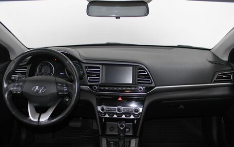 Hyundai Elantra VI рестайлинг, 2019 год, 1 699 900 рублей, 8 фотография