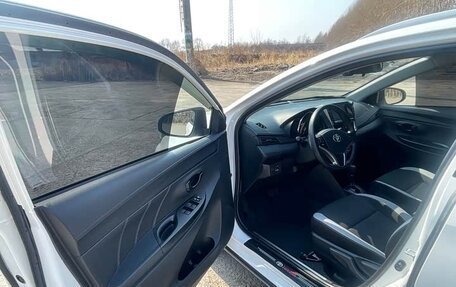 Toyota Yaris, 2022 год, 1 540 000 рублей, 14 фотография