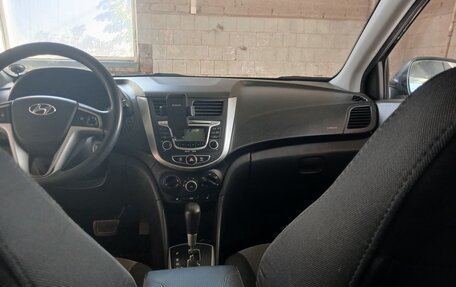 Hyundai Solaris II рестайлинг, 2012 год, 900 000 рублей, 8 фотография