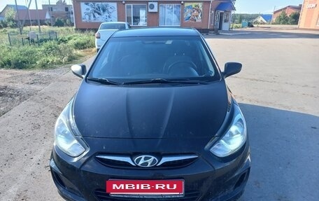 Hyundai Solaris II рестайлинг, 2012 год, 900 000 рублей, 3 фотография