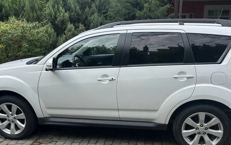 Mitsubishi Outlander III рестайлинг 3, 2010 год, 1 400 000 рублей, 7 фотография