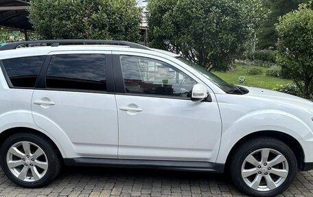 Mitsubishi Outlander III рестайлинг 3, 2010 год, 1 400 000 рублей, 4 фотография
