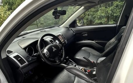 Mitsubishi Outlander III рестайлинг 3, 2010 год, 1 400 000 рублей, 10 фотография