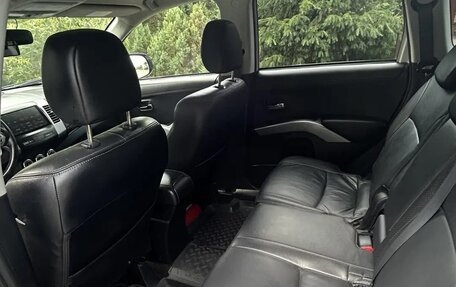 Mitsubishi Outlander III рестайлинг 3, 2010 год, 1 400 000 рублей, 11 фотография