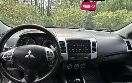 Mitsubishi Outlander III рестайлинг 3, 2010 год, 1 400 000 рублей, 9 фотография