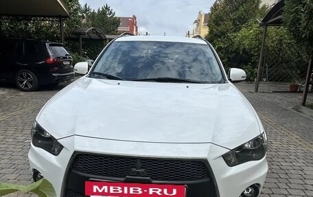 Mitsubishi Outlander III рестайлинг 3, 2010 год, 1 400 000 рублей, 2 фотография