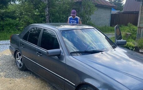 Mercedes-Benz C-Класс, 1995 год, 350 000 рублей, 4 фотография