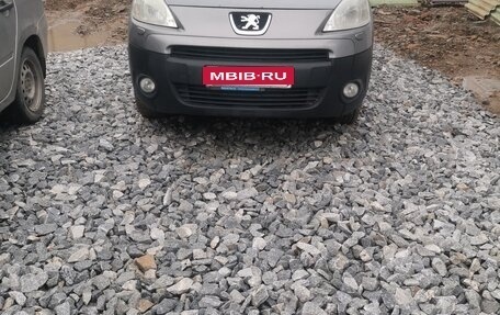 Peugeot Partner II рестайлинг 2, 2010 год, 445 000 рублей, 1 фотография