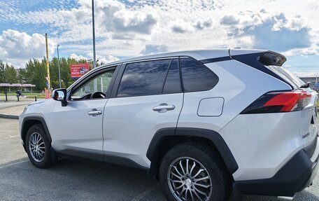 Toyota RAV4, 2019 год, 3 150 000 рублей, 2 фотография