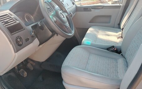 Volkswagen Transporter T5 рестайлинг, 2011 год, 1 285 000 рублей, 9 фотография