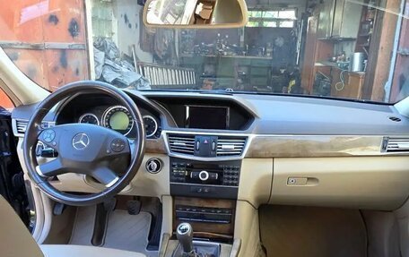 Mercedes-Benz E-Класс, 2010 год, 1 500 000 рублей, 4 фотография