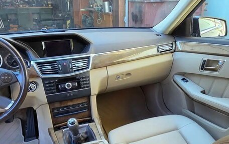 Mercedes-Benz E-Класс, 2010 год, 1 500 000 рублей, 11 фотография