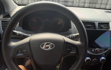 Hyundai Solaris II рестайлинг, 2015 год, 860 000 рублей, 9 фотография